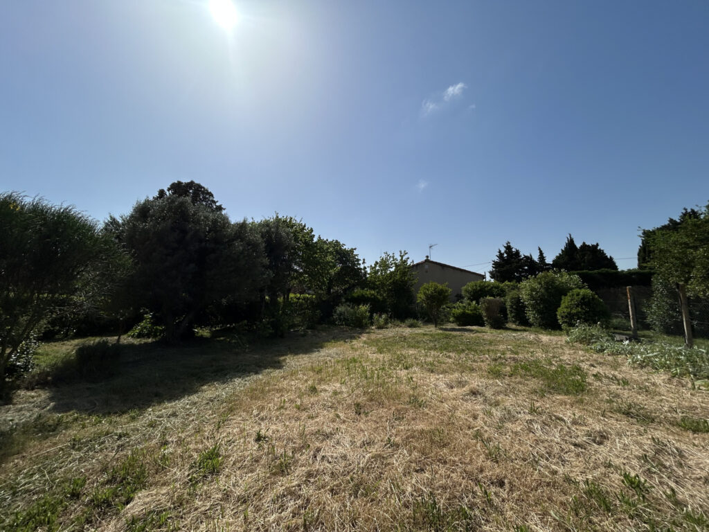 Quartier calme : Villa plain pied spacieuse 5 chambres avec jardin à Bram