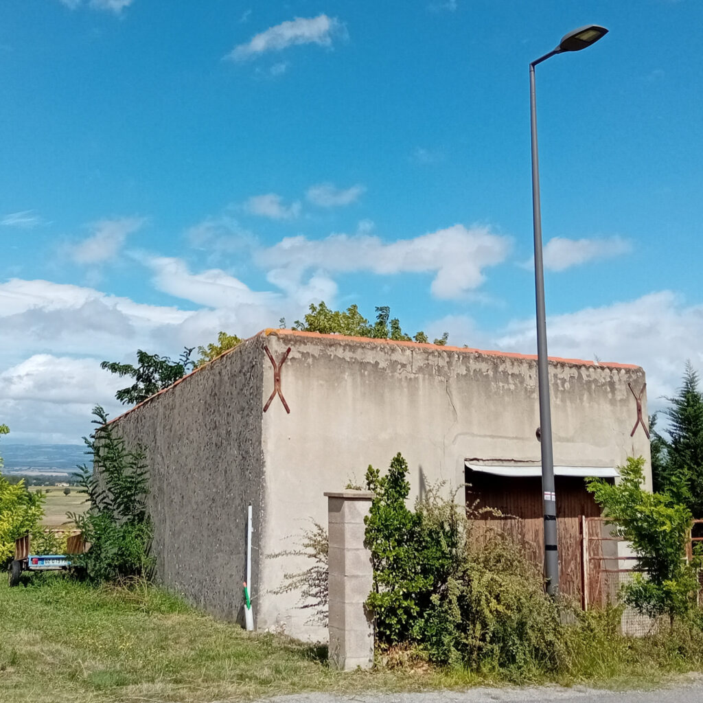remise sur une parcelle d’env. 345m2 à 8 km de bram · 35 000 €