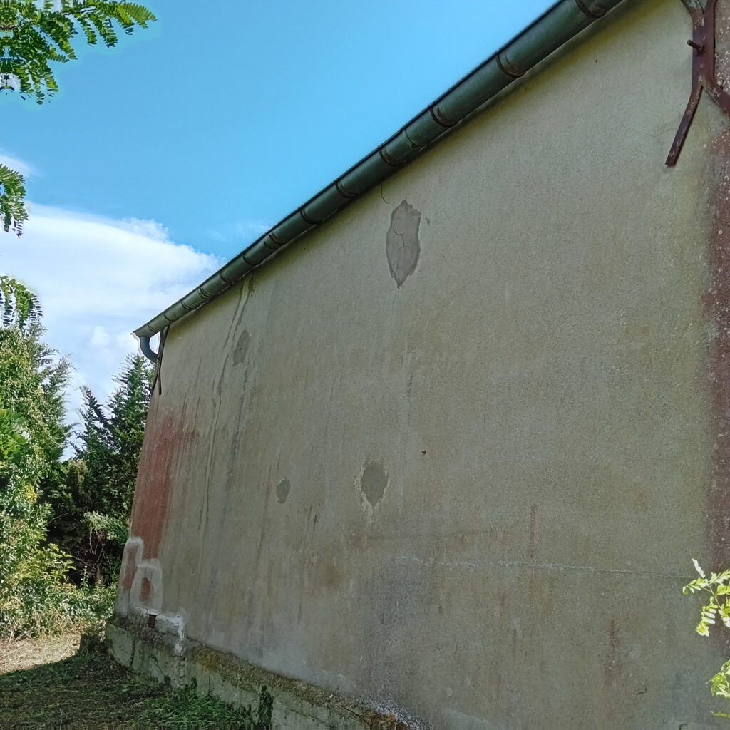 Remise sur une parcelle d&rsquo;env. 345m2 à 8 km de Bram