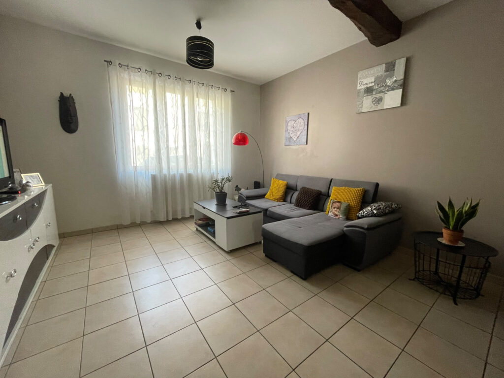 Maison de village avec cour