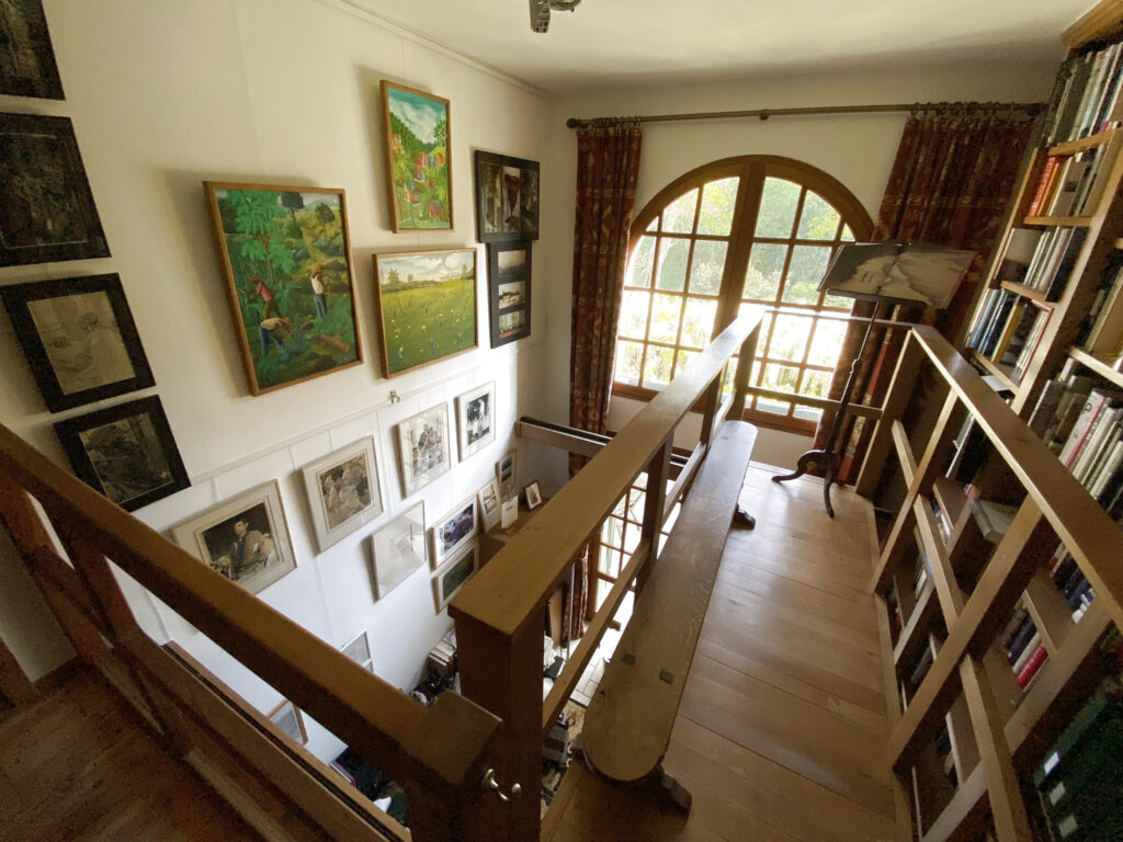 Dans un Domaine fortifiée médiéval, maison en pierres avec 249m2 habitables avec jardin privatif et paysagé