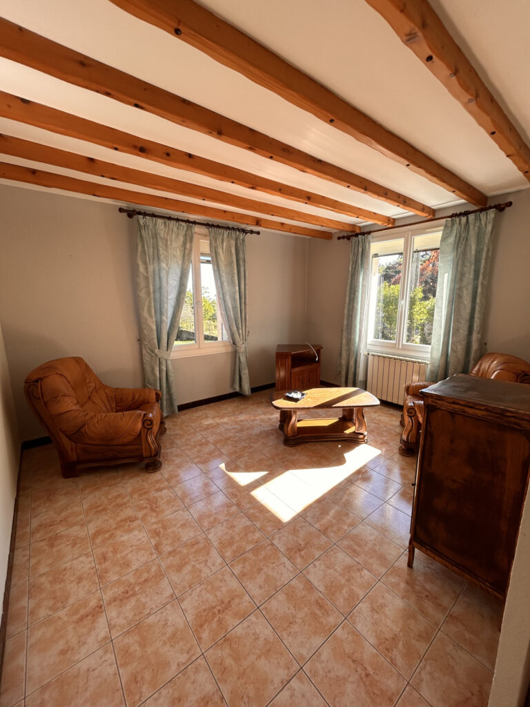 Saissac (30 min de Carcassonne)   Maison 4 faces habitable de suite + garage 90 m2