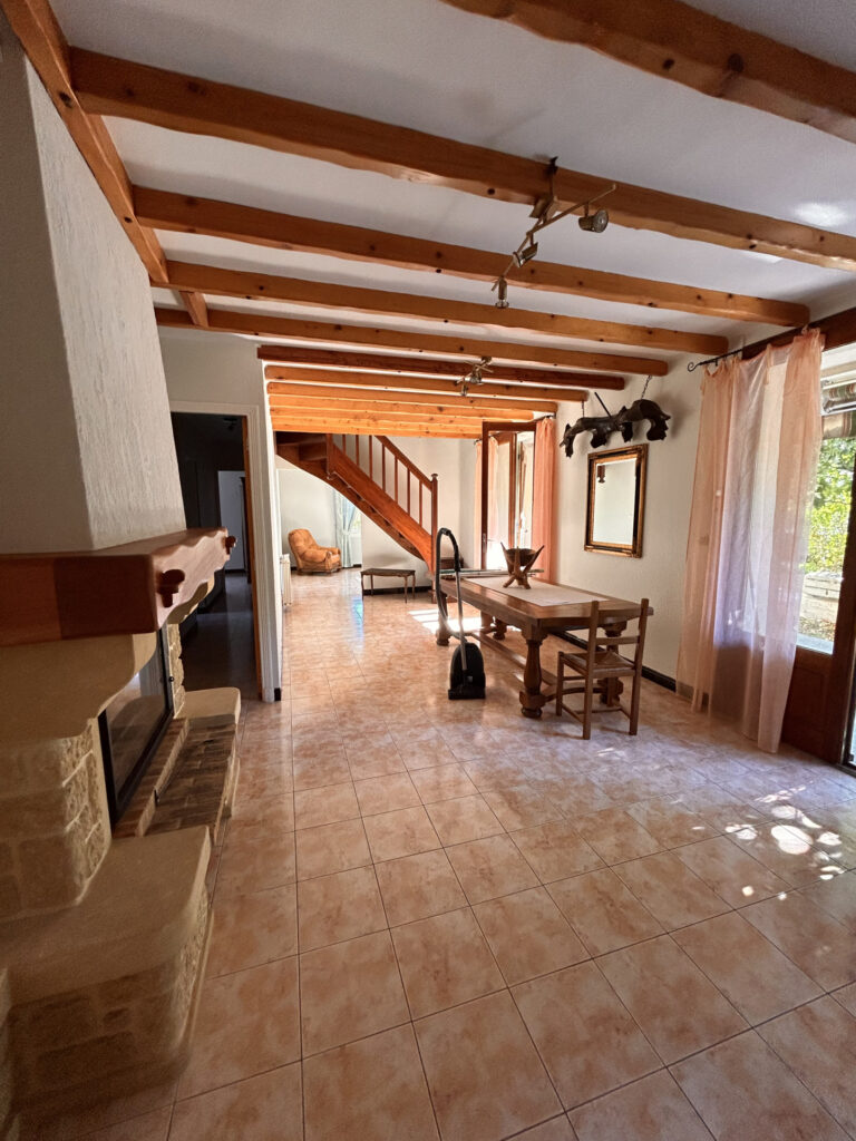 Saissac (30 min de Carcassonne)   Maison 4 faces habitable de suite + garage 90 m2