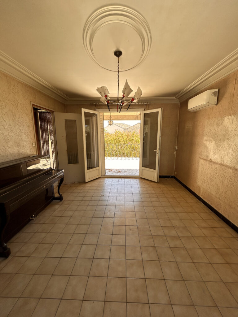 Maison 4 chambres sur terrain de 1 576 m2
