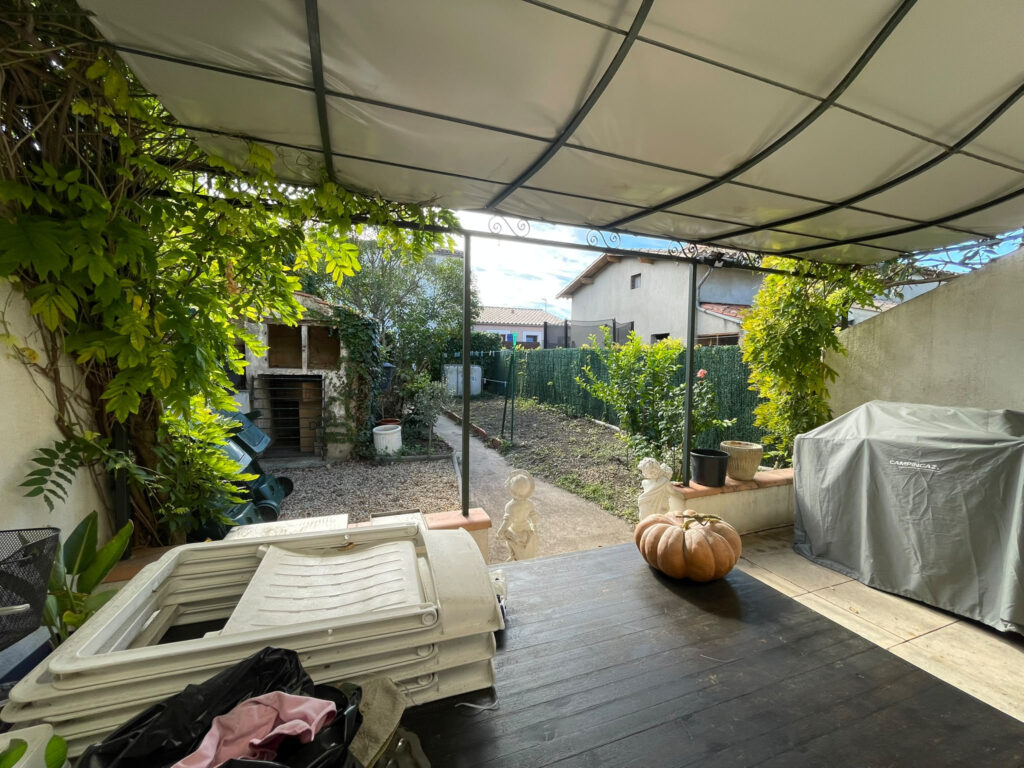 Maison de village avec cour